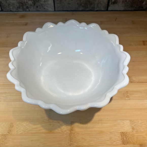 Vintage 1960s Indiana Glass Milk Glass Footed Serving Bowl Wild Rose 9” - Picture 3 of 8